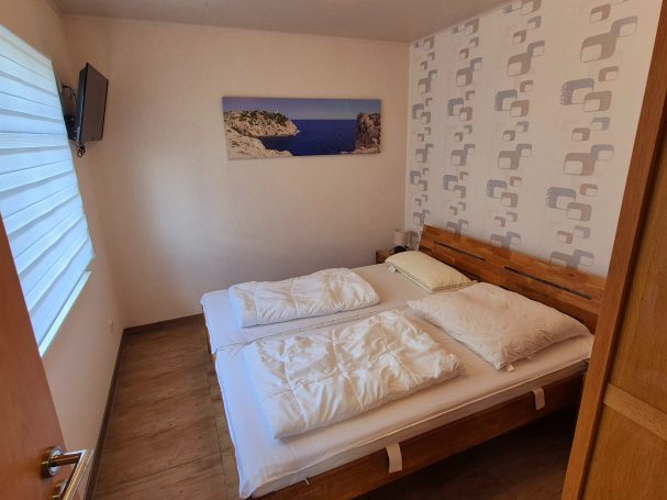 Schlafzimmer 1